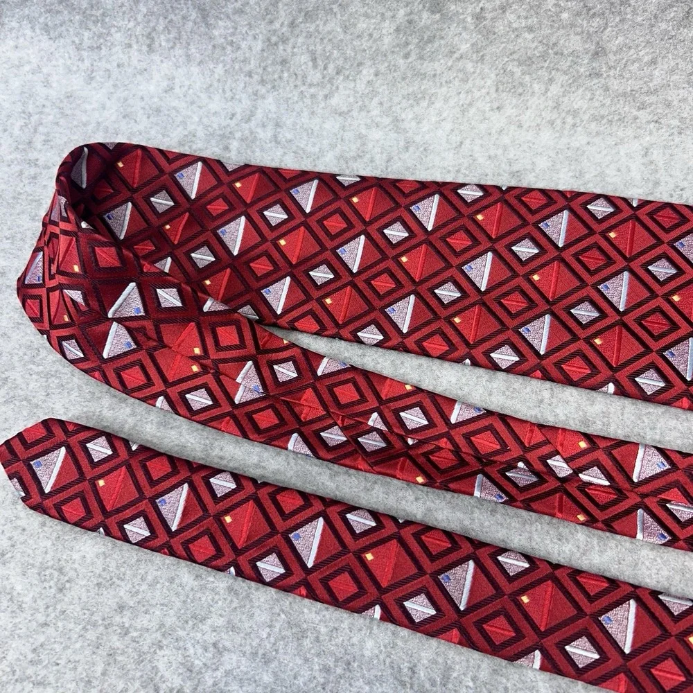 XMI Classic Silk Tie Red Geometric Jacquard‎ Woven Made In Italy 61 x 4